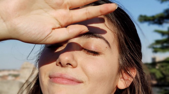 Trucco da spiaggia: prodotti e step per essere al top anche al mare con un makeup naturale