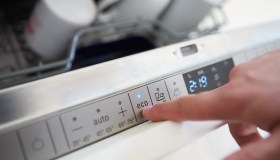 Lavastoviglie, come usarla al meglio per risparmiare