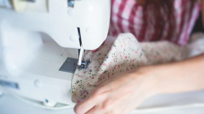 Come fare l’orlo ai pantaloni in pochi semplici passaggi