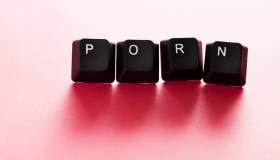 Il porno fa bene o male? L’impatto della pornografia sul benessere sessuale