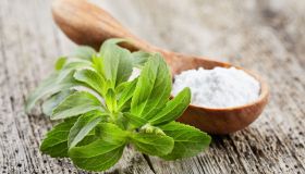 Stevia: proprietà e controindicazioni del dolcificante