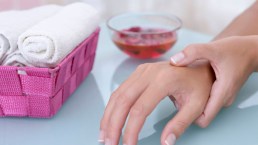 Automassaggio delle mani: benefici e come eseguirlo