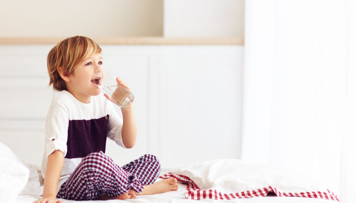 Bambini che hanno sete prima della nanna