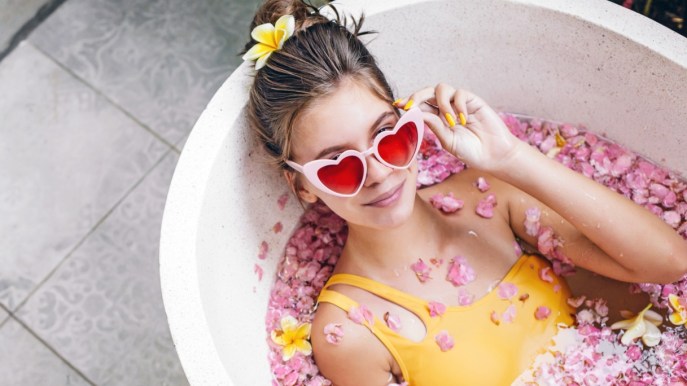 Acqua di rose: perché è un must nella beauty routine e come usarla al meglio