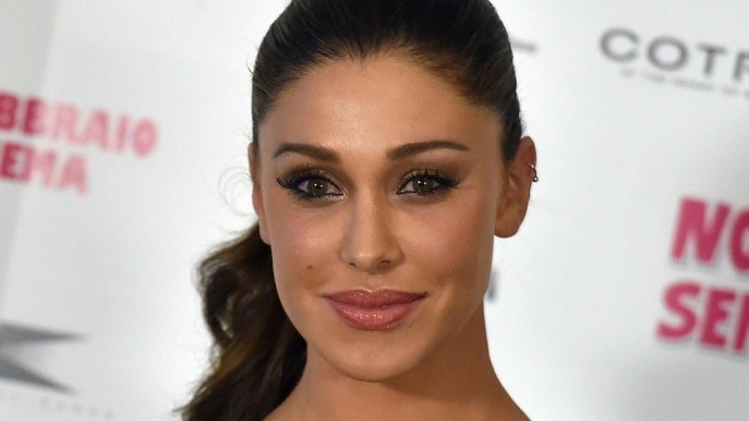 Belen Rodriguez pubblica una foto di quando aveva 16 anni e viene sommersa dalle critiche