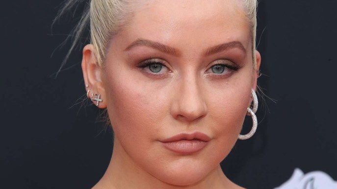 Christina Aguilera al naturale in copertina: irriconoscibile!