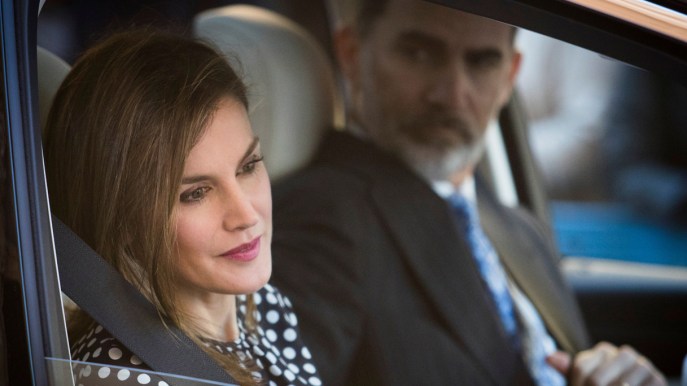 Letizia di Spagna, lite in chiesa con la suocera Sofia per una foto alle figlie