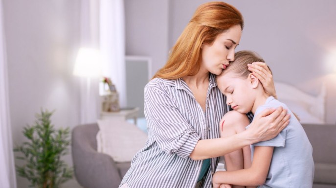 Cosa succede quando la mamma è iperprotettiva: le conseguenze sui figli