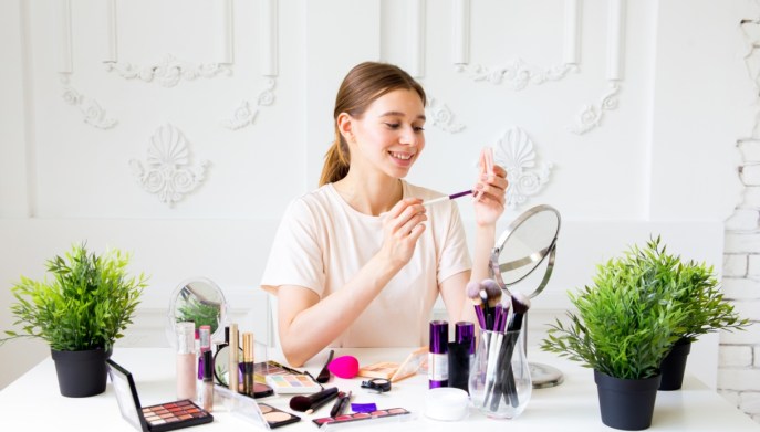 Cosmetici scaduti: a ogni prodotto la sua scadenza