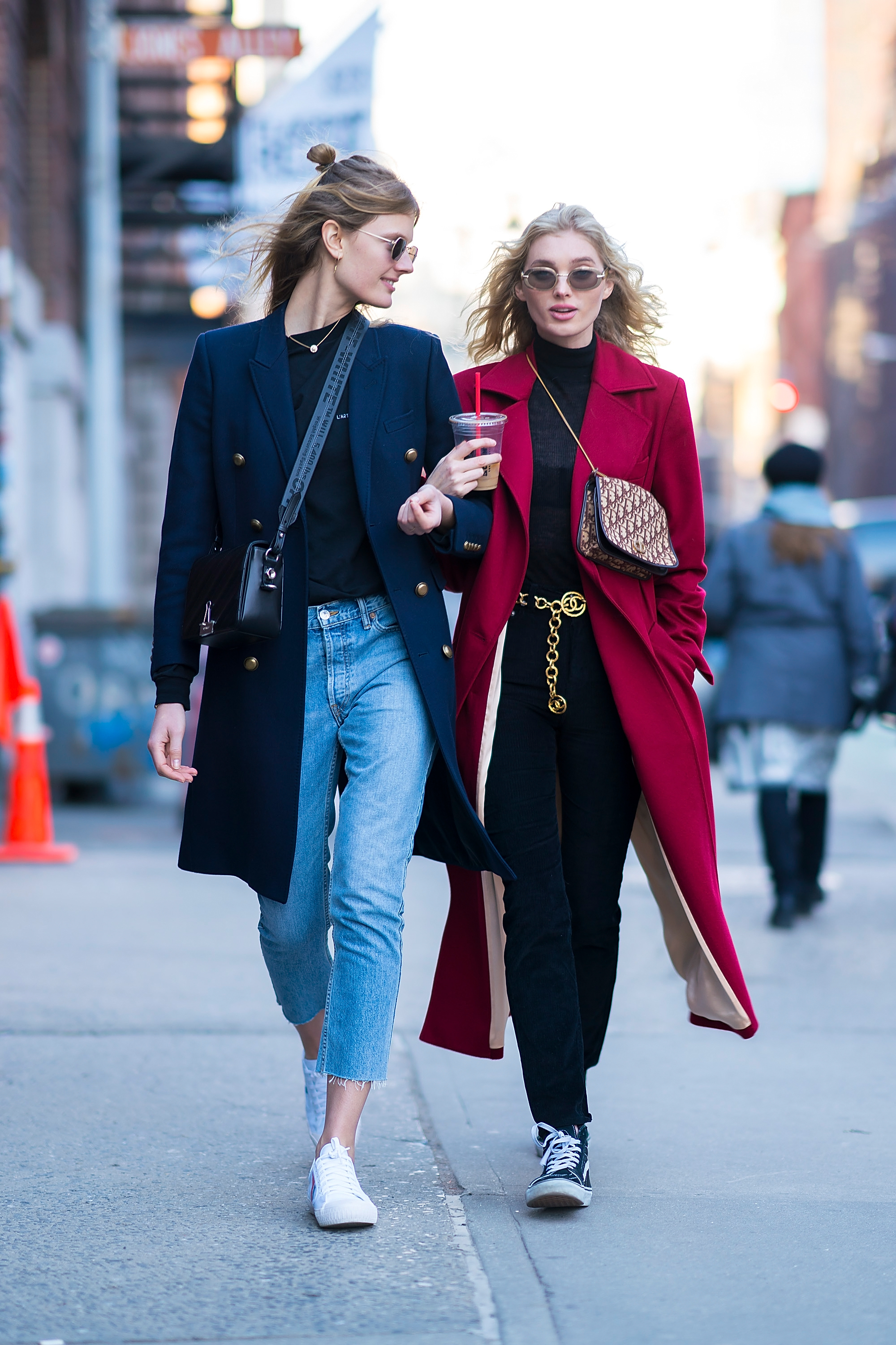 Constance Jablonski e Elksa Hosk a passeggio