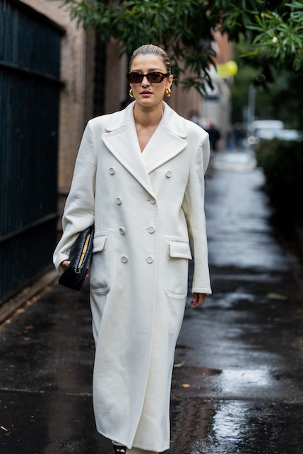 Outfit total white per le feste, consigli di stile