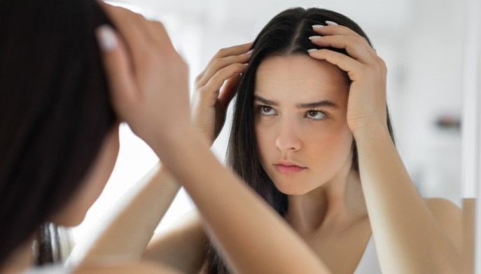 Capelli bianchi, e se li causa lo stress?