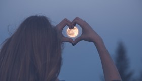 Fasi lunari e crescita dei capelli: c’è un collegamento? Provate a scoprirlo!
