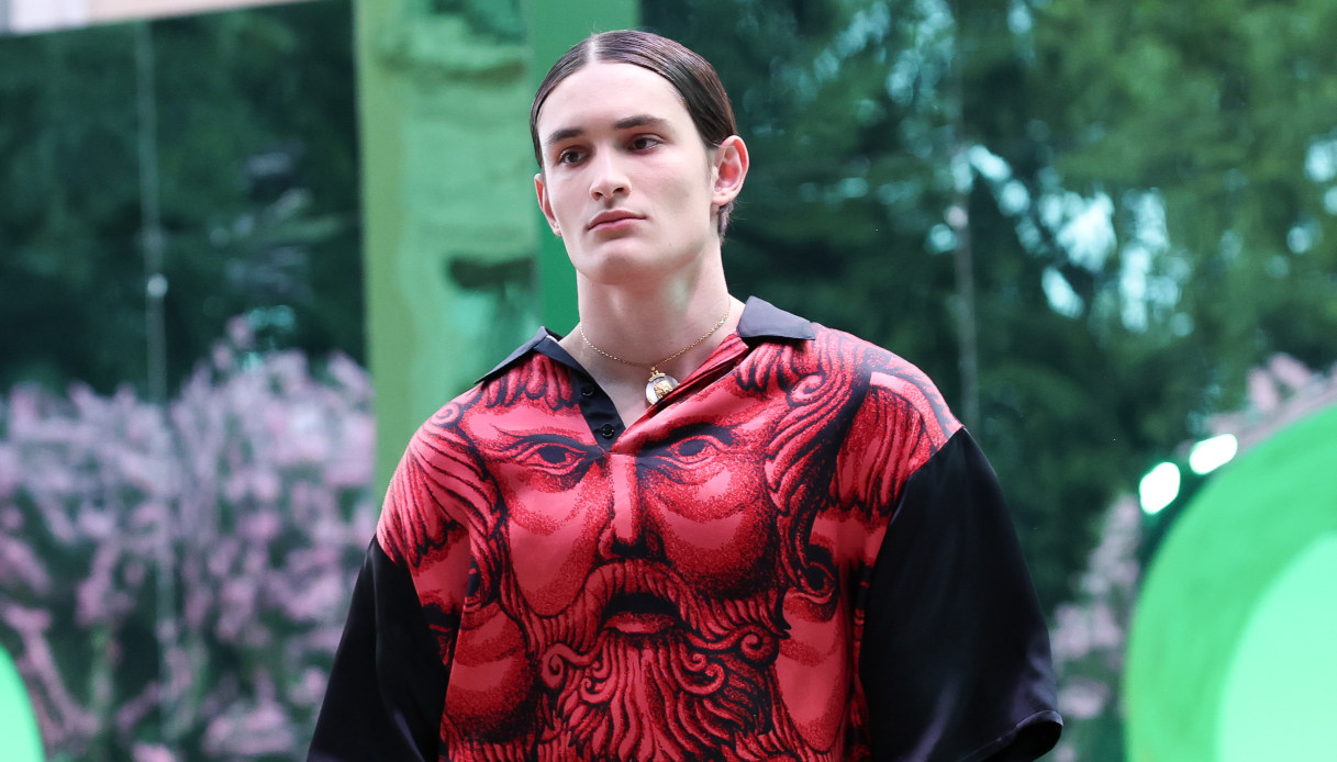 Aurélien Enthoven sfila per Versace