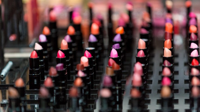 Come scegliere il rossetto più adatto e come applicarlo al meglio