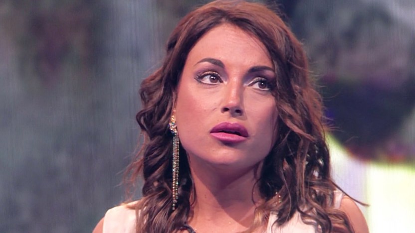 Francesca De André incontra l’ex fidanzato in tv: lite in diretta e accuse pesanti