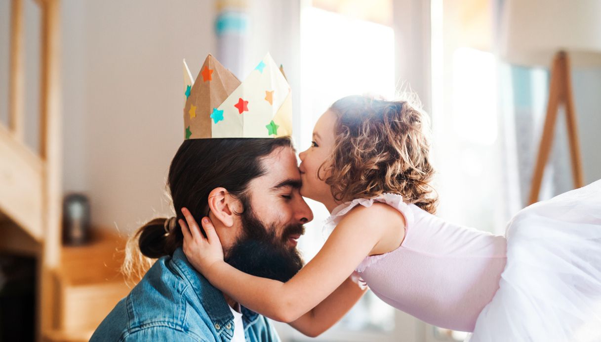 Dare un bacio ad un bambino