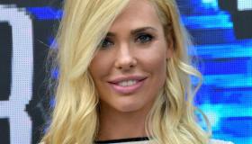 Ilary Blasi aiuta il paparazzo in difficoltà e lo invita sullo yacht