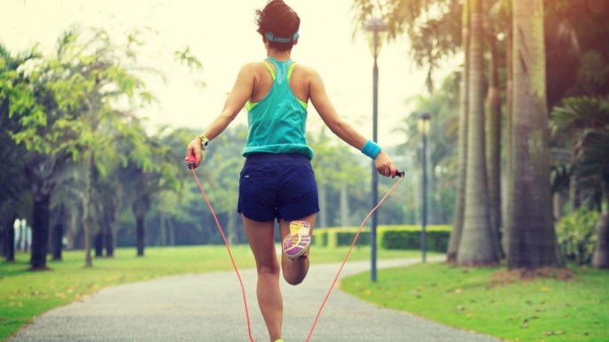 Salto con la corda: benefici, calorie bruciate e come si fa