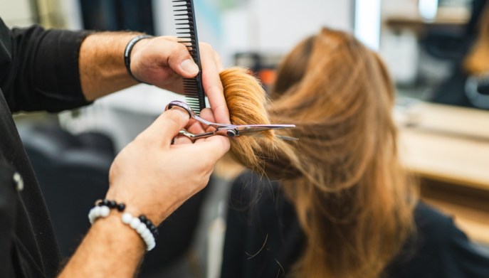 Crescita dei capelli, cura e tagli regolari sono potenti alleati