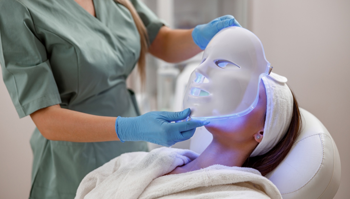 Trattamenti estetici viso, più belle con la maschera LED