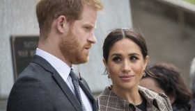 Harry a pezzi dopo l’aborto di Meghan Markle: il Palazzo non lo lascia solo