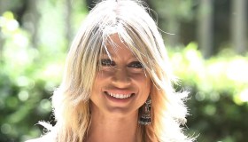 Maddalena Corvaglia passa l’aspirapolvere su Instagram, poi scivola: l’incidente è virale