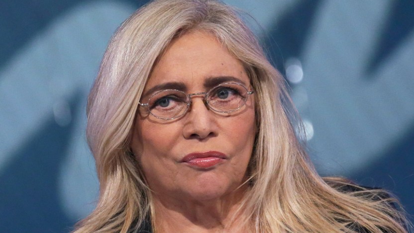 Mara Venier mostra il nuovo taglio di capelli su Instagram ma il risultato non è quello sperato