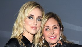 La mamma di Chiara Ferragni splendida in bikini a 56 anni