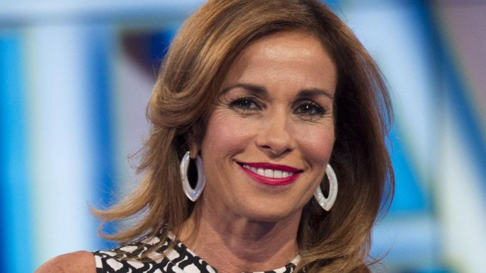 Cristina Parodi mostra le spalle al matrimonio e incanta su Instagram