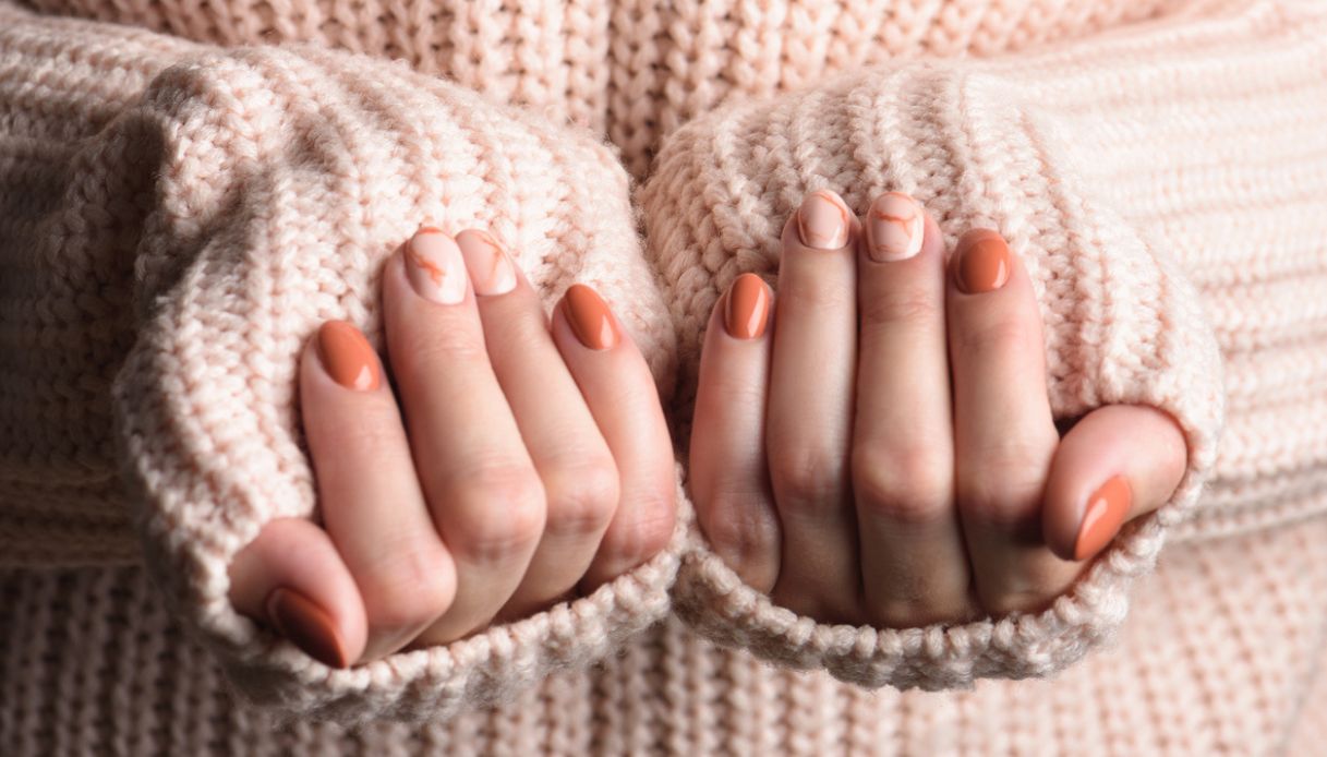 Colori di smalto di tendenza per l'autunno