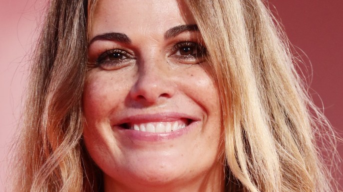 Vanessa Incontrada senza veli in copertina: una lezione contro il bullismo