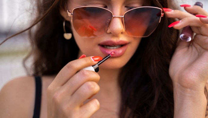 Trucco mascherina e labbra perfette, il rossetto liquido
