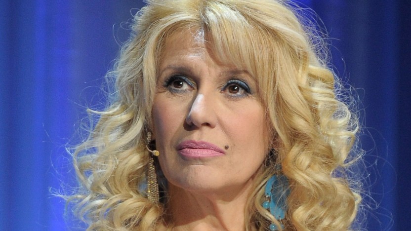 Domenica Live, la D’Urso inedita in abito di jeans. E spunta una rivelazione su Maria Teresa Ruta