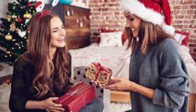 I regali (praticamente gratis) da fare a Natale a quelle amiche che hanno già tutto