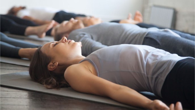 Yoga Nidra: benefici e come si pratica lo yoga del sonno