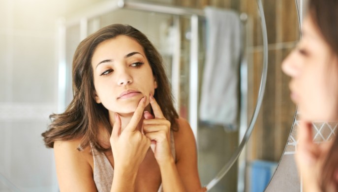 Pelle grassa: l'importanza di una corretta skincare routine