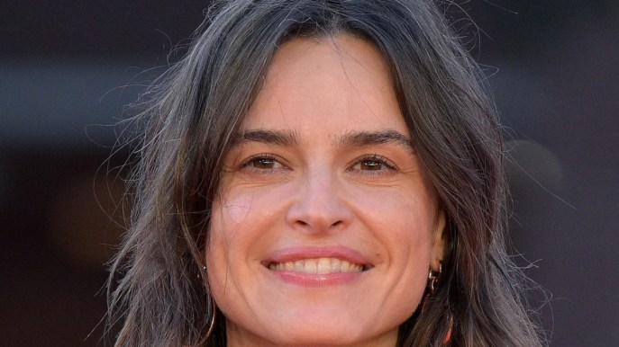 Lui è peggio di me, Kasia Smutniak conquista con eleganza e ironia