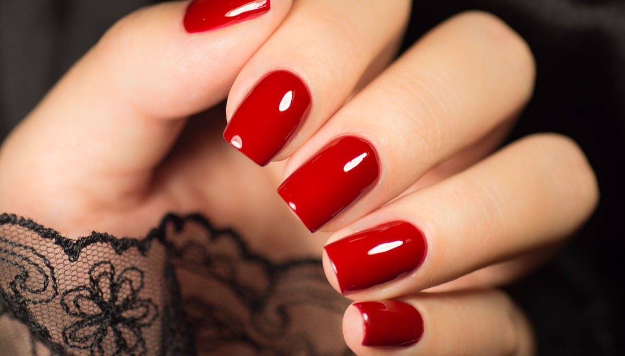 Unghie rosse per San Valentino