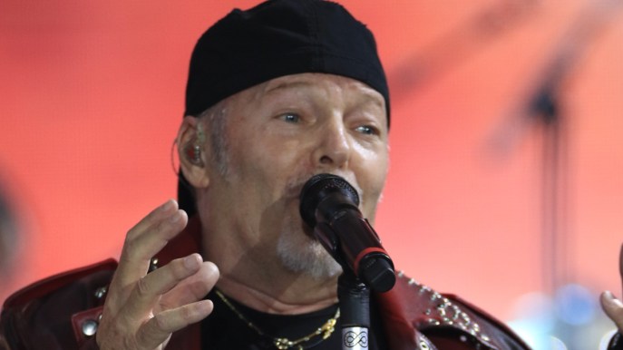 Vasco Rossi compie 69 anni, festa di compleanno social: gli auguri vip