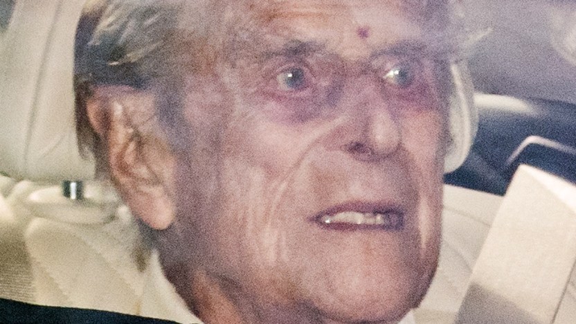 Il Principe Filippo esce dall’ospedale dopo un mese: come sta