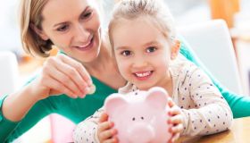 Bonus mamma domani, 800 euro per ogni figlio: requisiti e domanda 2021