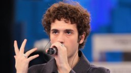 Amici, Tancredi sbaglia, ma non delude. Svelato il mistero dei genitori