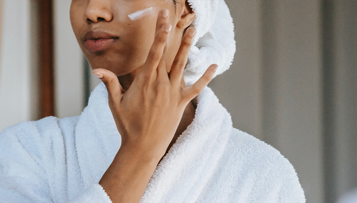 applicazione primer crema viso