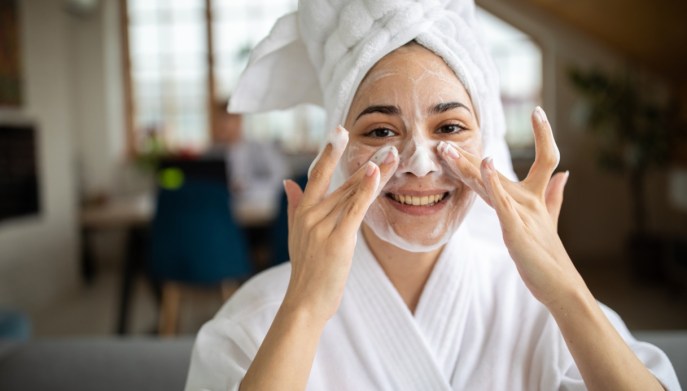 Struccare viso e occhi, mousse e gel delicati