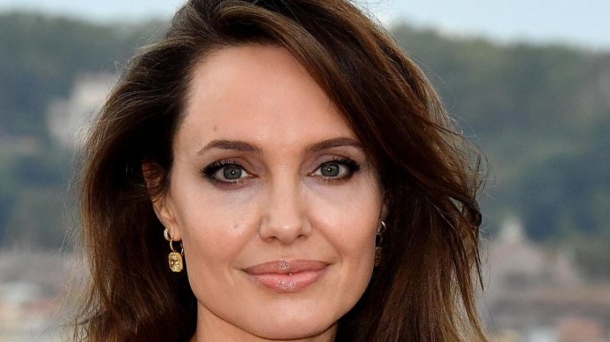 Angelina Jolie si mette a nudo: “Non è facile trovare l’amore dopo Brad”