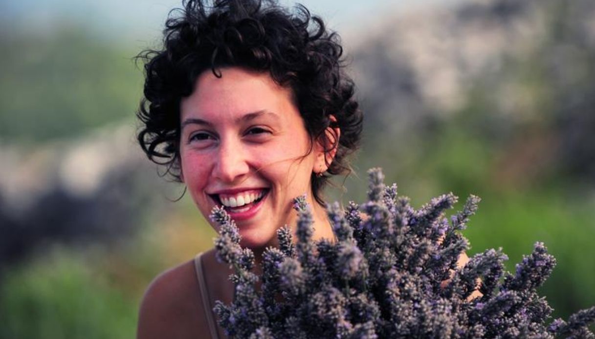 donna sorride in croazia