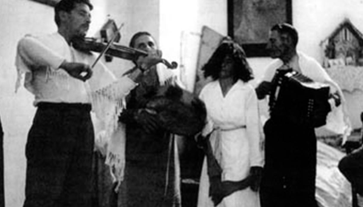 Luigi Stifani, Salvatora Marzo, Pasquale Zizzani, durante l'esorcismo di una tarantata