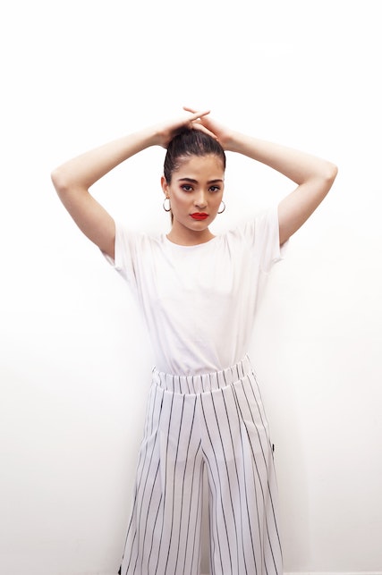 Outfit con la t-shirt bianca: ecco 4 idee di look