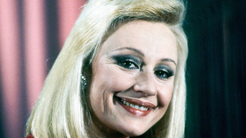 Raffaella Carrà scomparsa per un tumore ai polmoni. Come sua mamma